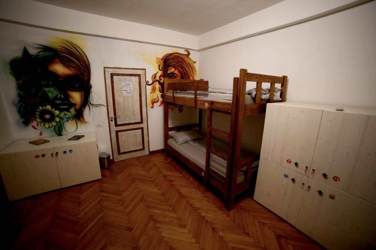 Hostel Bauhaus Bukares Bagian luar foto