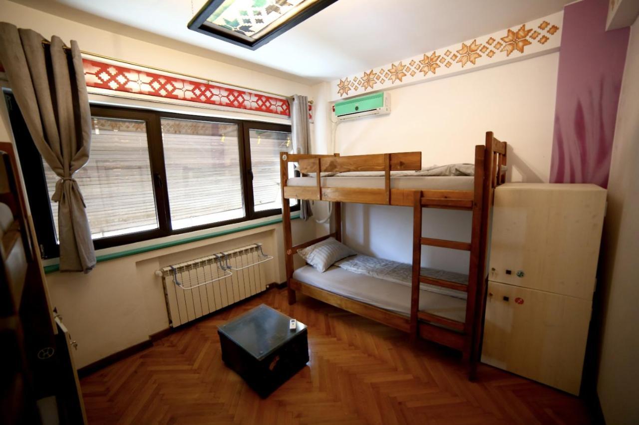 Hostel Bauhaus Bukares Bagian luar foto